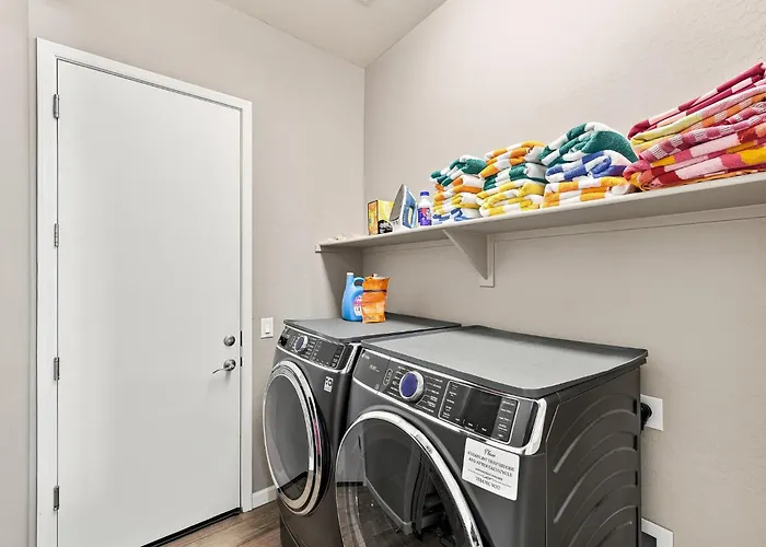 Modern 5br Pool Sleeps 14 Walk To Stadium Glendale