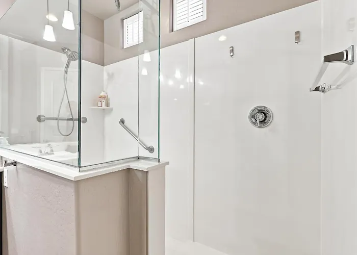 Modern 5br Pool Sleeps 14 Walk To Stadium Glendale