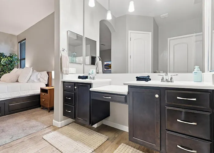 Modern 5br Pool Sleeps 14 Walk To Stadium *