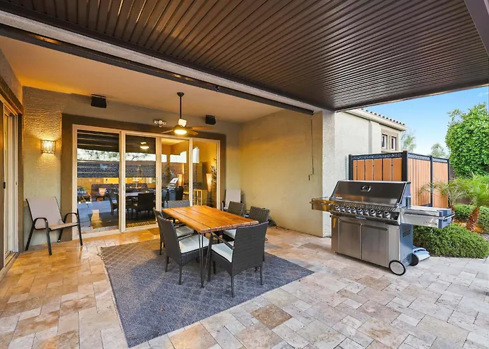 Holiday home Modern 5br Pool Sleeps 14 Walk To Stadium Glendale