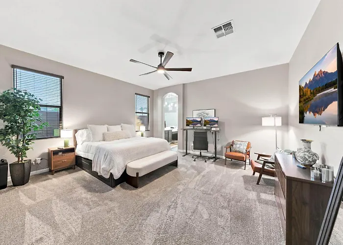 Modern 5br Pool Sleeps 14 Walk To Stadium Glendale