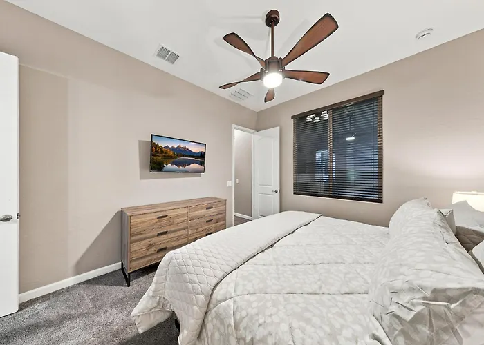 Modern 5br Pool Sleeps 14 Walk To Stadium * Glendale