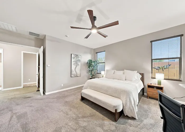 Modern 5br Pool Sleeps 14 Walk To Stadium