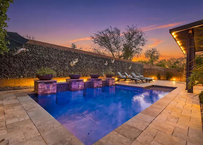 Holiday home Modern 5br Pool Sleeps 14 Walk To Stadium Glendale