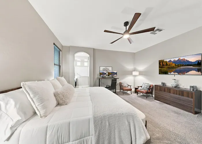 Holiday home Modern 5br Pool Sleeps 14 Walk To Stadium