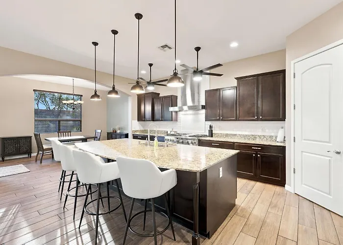 Modern 5br Pool Sleeps 14 Walk To Stadium Holiday home Glendale