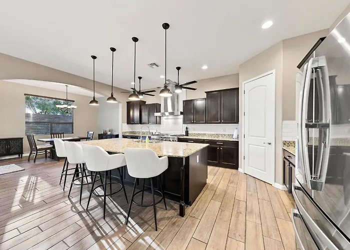Modern 5br Pool Sleeps 14 Walk To Stadium * Glendale