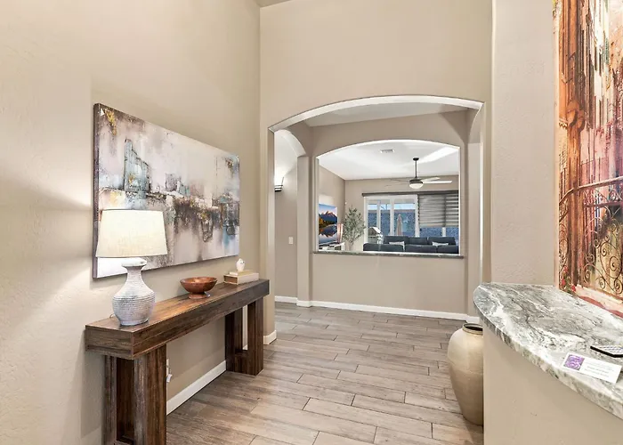 Modern 5br Pool Sleeps 14 Walk To Stadium Holiday home Glendale