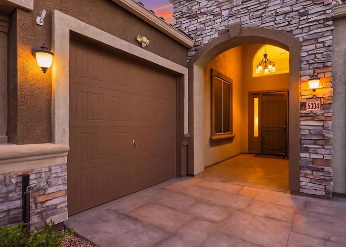Modern 5br Pool Sleeps 14 Walk To Stadium Glendale