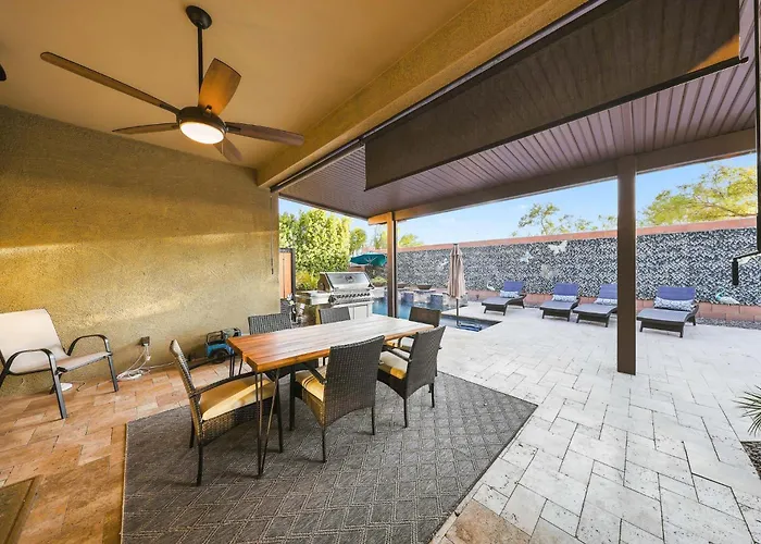 Holiday home Modern 5br Pool Sleeps 14 Walk To Stadium