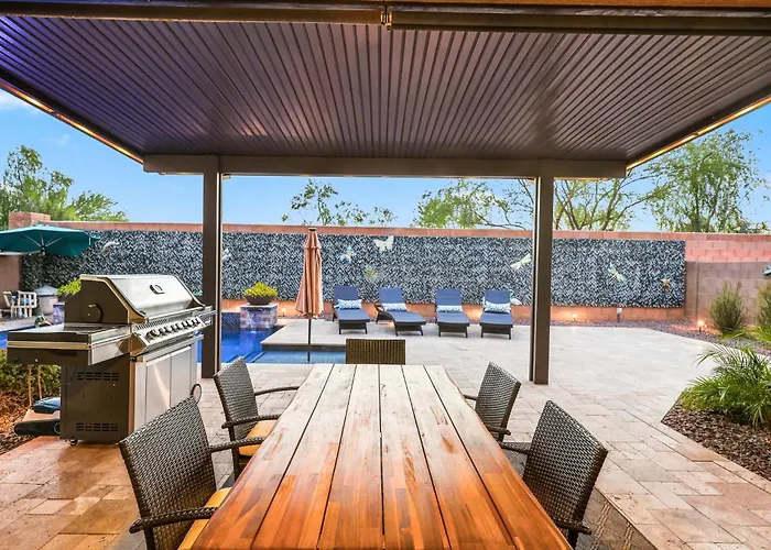 Modern 5br Pool Sleeps 14 Walk To Stadium Holiday home