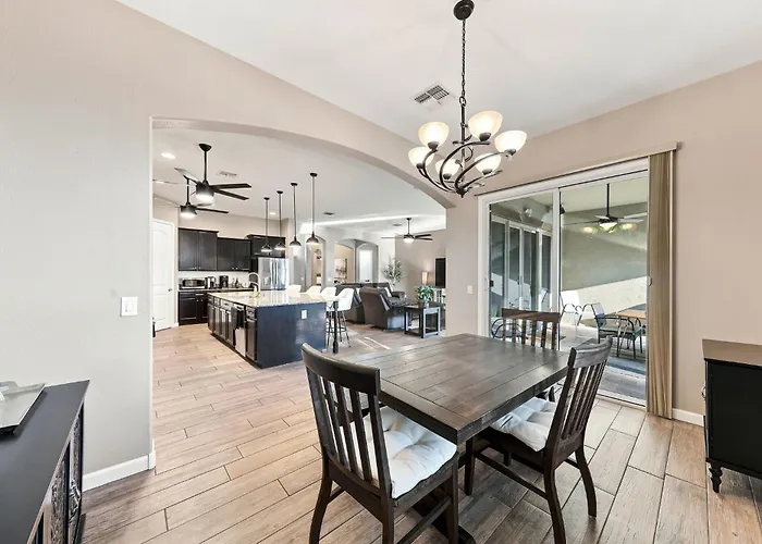 Modern 5br Pool Sleeps 14 Walk To Stadium Holiday home Glendale