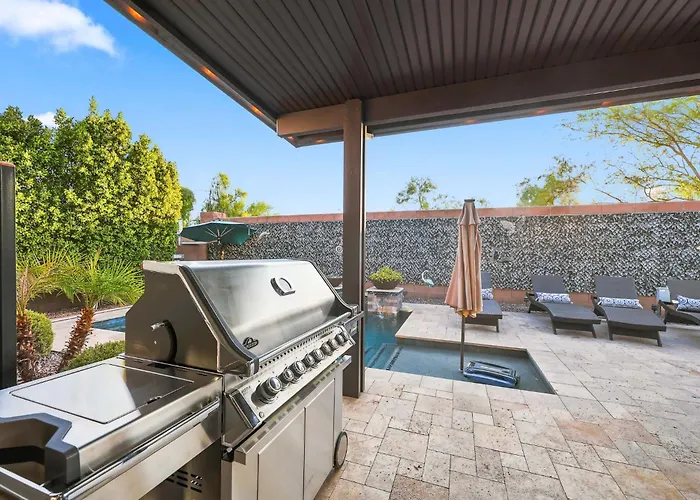 Holiday home Modern 5br Pool Sleeps 14 Walk To Stadium
