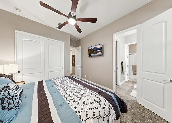 Holiday home Modern 5br Pool Sleeps 14 Walk To Stadium *